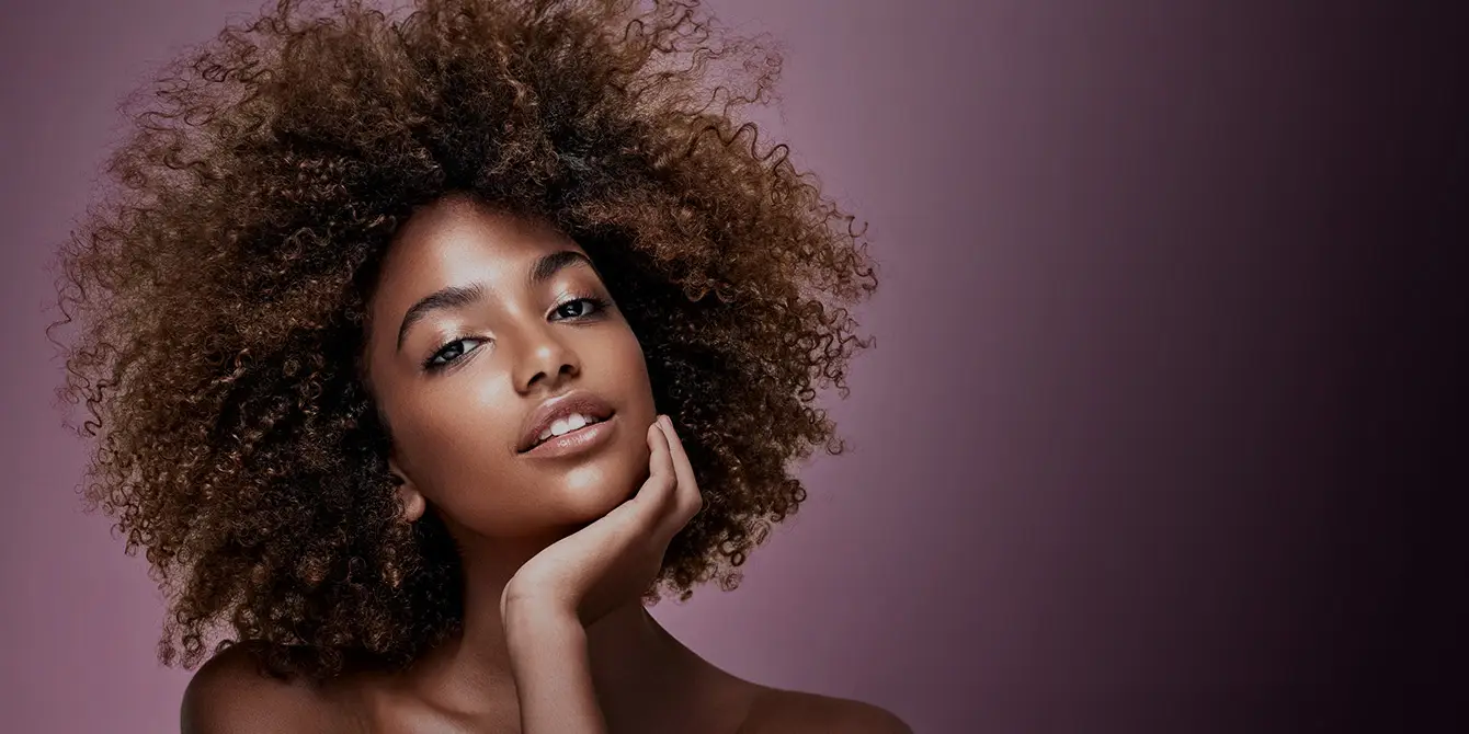 slider one image, smiling model with curly hair